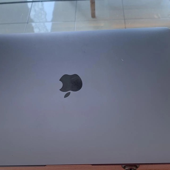 Macbook Air 13 inch Retina Display tahun 2019 Ram 8GB SSD 256GB