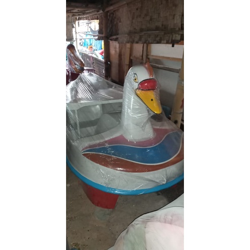 sepeda air bebek mini,perahu air kecil,perahu air gowes,bebek bebekan berenang