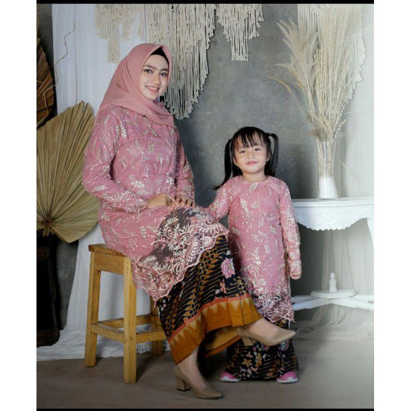 BAJU KURUNG IBU DAN ANAK PAKAIAN PESTA MEWAH ELEGANA BAHAN BROKAT TILLE BORDIR / BAJU KURUNG MALAYSI