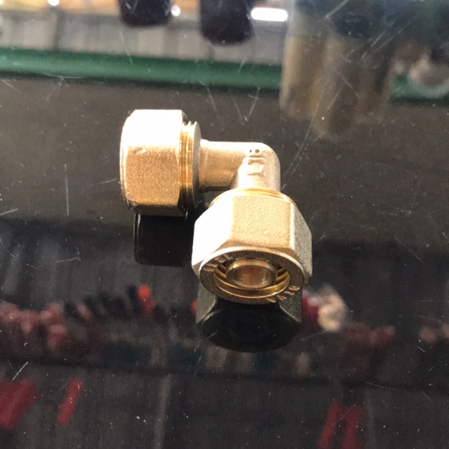 Keni sambungan pipa air panas 1/2” kuningan