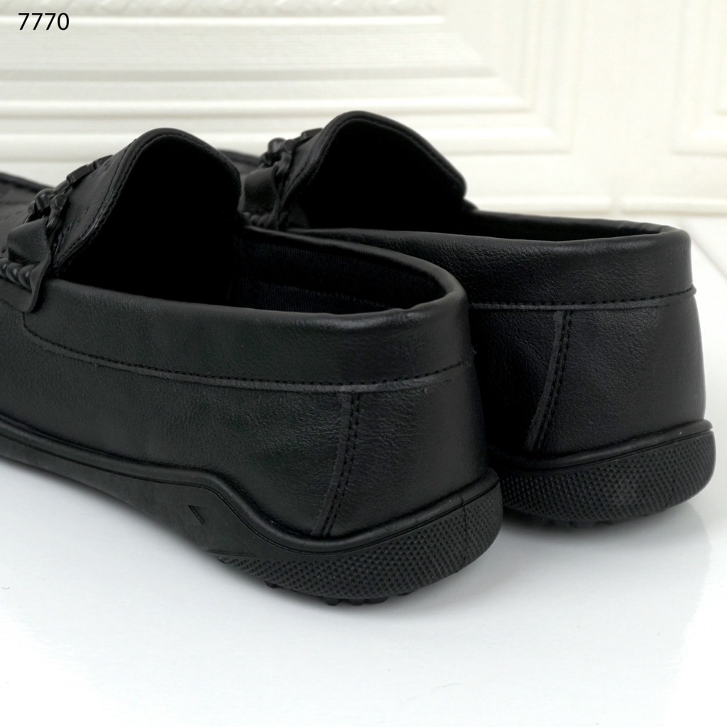 SEPATU FASHION COWOK 7770