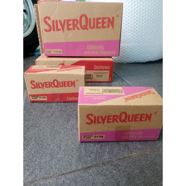 

pink COKLAT SILVERQUEEN 1 BOX MINI 22gr ISI 10 PCS, SILVERQUEEN 1 BOX KECIL 22 gram X 10 CHOCOLATE
