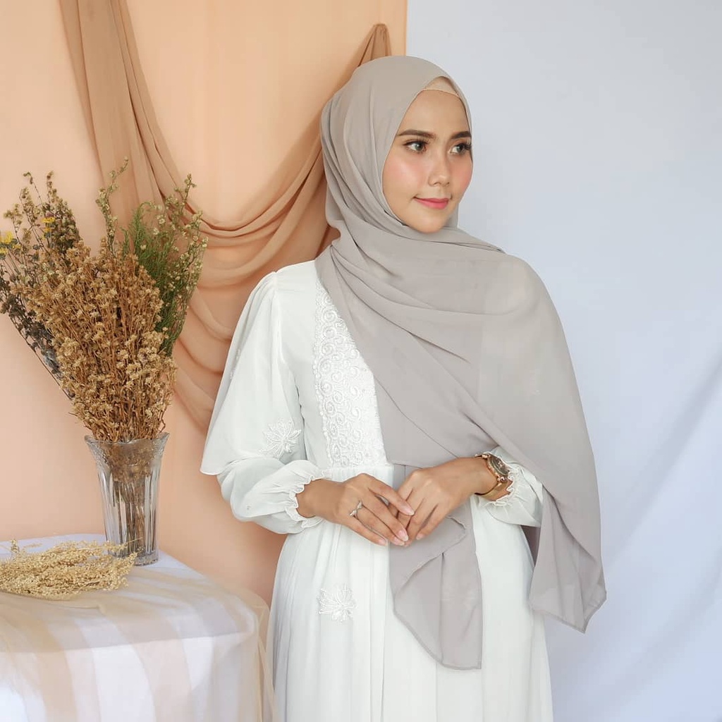 kerudung jilbab PASHMINA segi empat panjang bahan CERUTY babydoll warna abu muda / silver polos prem