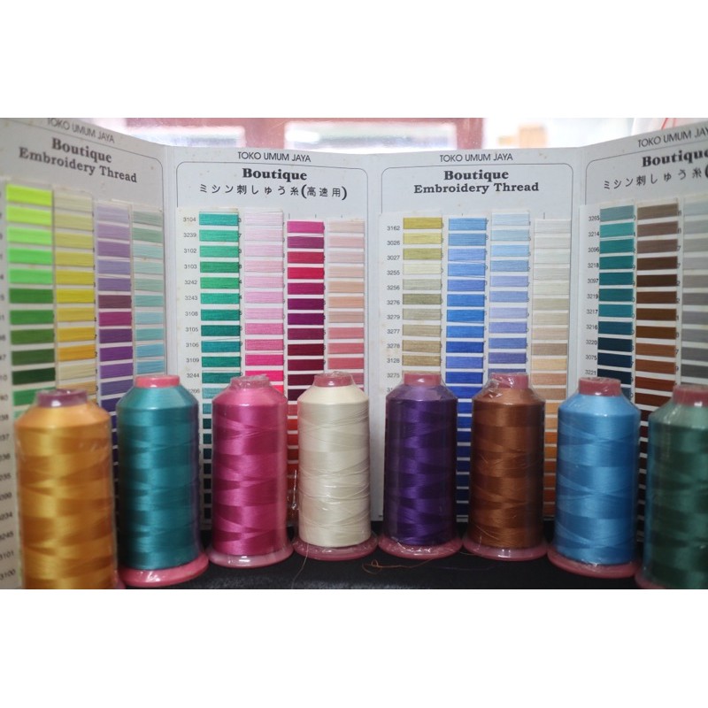 Benang Bordir POLYSTER Merk BOUTIQUE 120D/2 Katalog Warna Kepala 3 (Ukuran 5000m)
