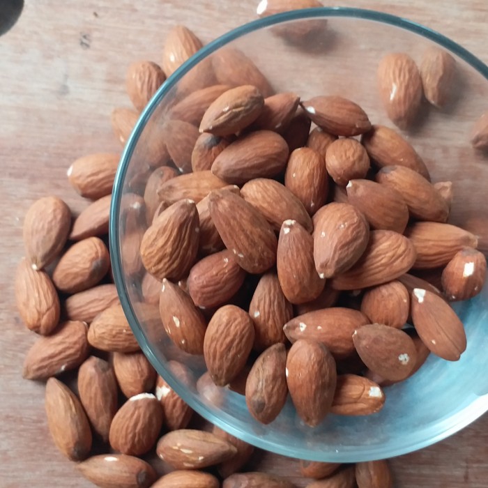 

Kacang Almond Panggang Tipe Mission 500g