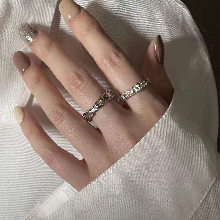 Set Cincin Model Terbuka Dapat Disesuaikan Warna Silver Gaya Retro Untuk Wanita