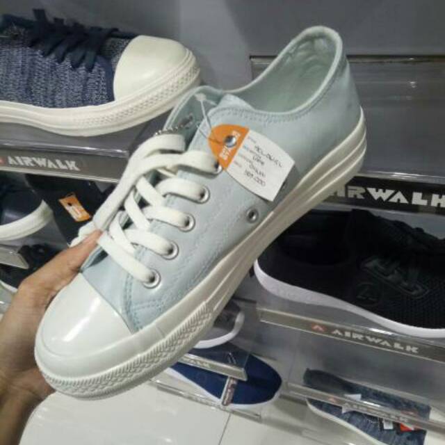 sneakers light blue