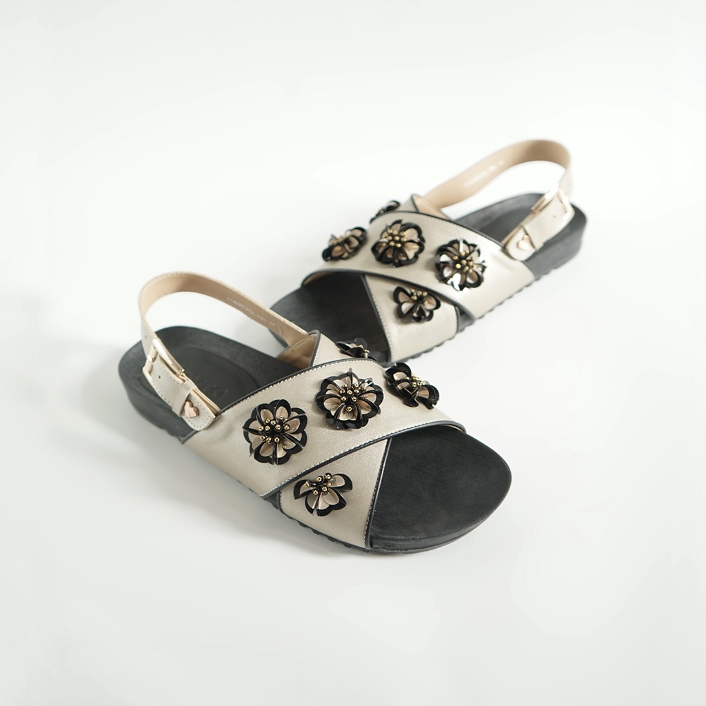PVRA Sandal Wanita Cavvami Gold Black Signature