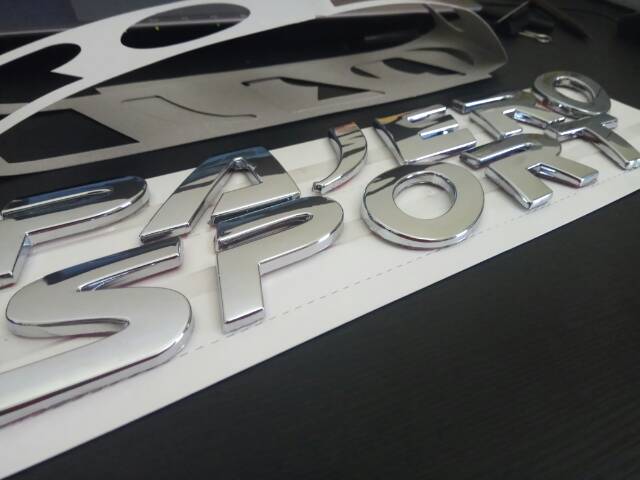 Emblem Hood moulding PAJERO SPORT buat All New Pajero / Emblem Pajero