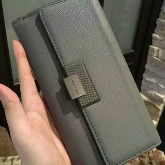 Charles and keith dompet