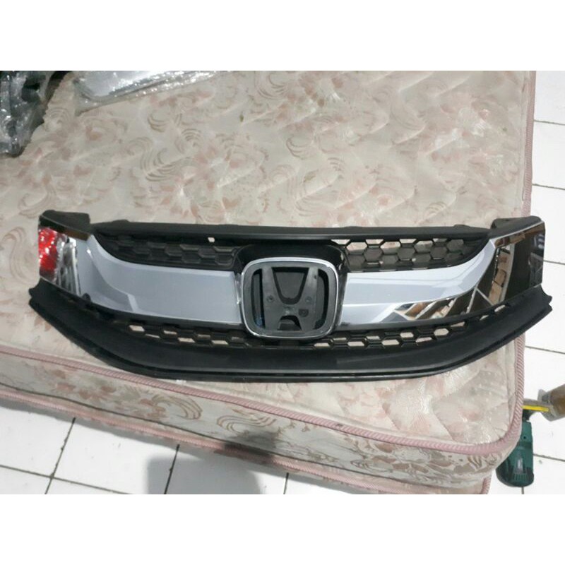 grill honda mobilio E original