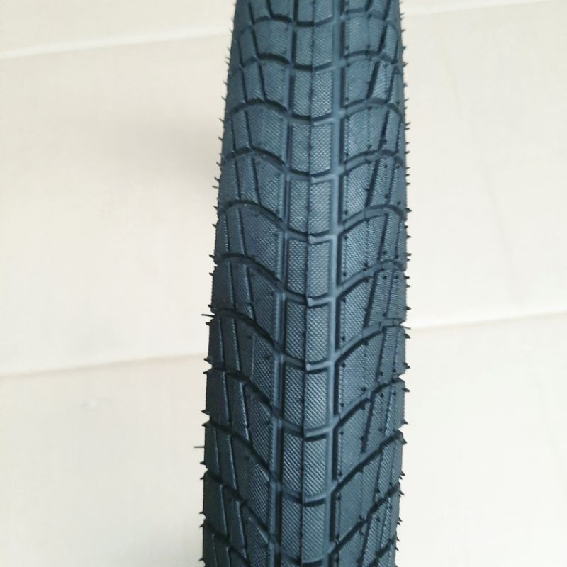 Ban Luar Kenda 20 x 2.25 Hitam 841