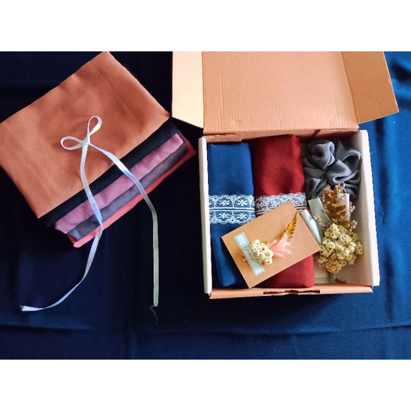 

[HAMPERS HIJAB POLOS SQUARE ] GIFTBOX GRADUATION/ BIRTHDAY /KADO ULANG TAHUN