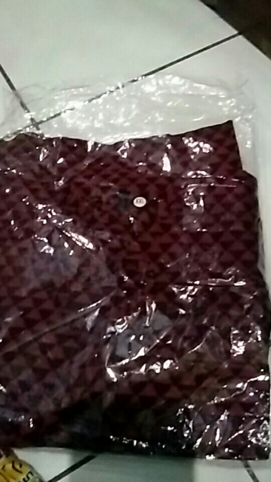 Couple Batik Keluarga Motif Gunung Merah Terhits Masa Kini