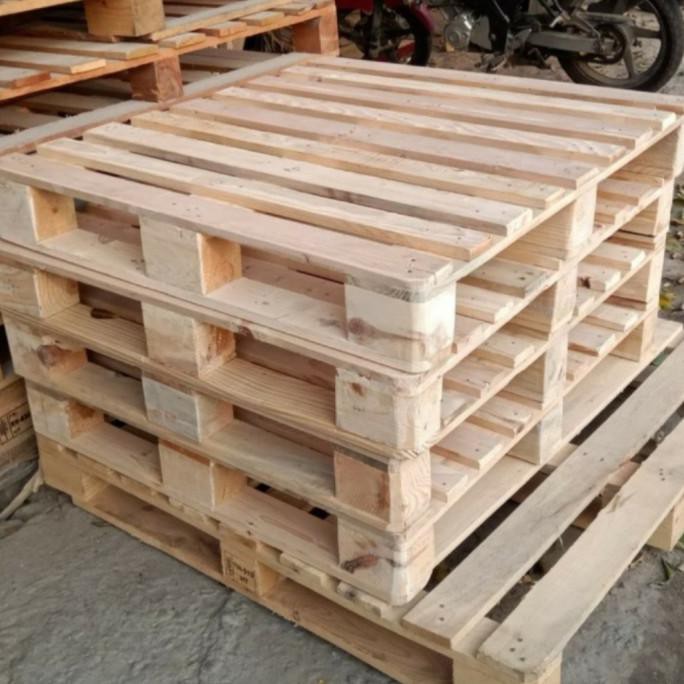 palet kayu/kayu palet sudah serut halus dan vernis 100x100x14