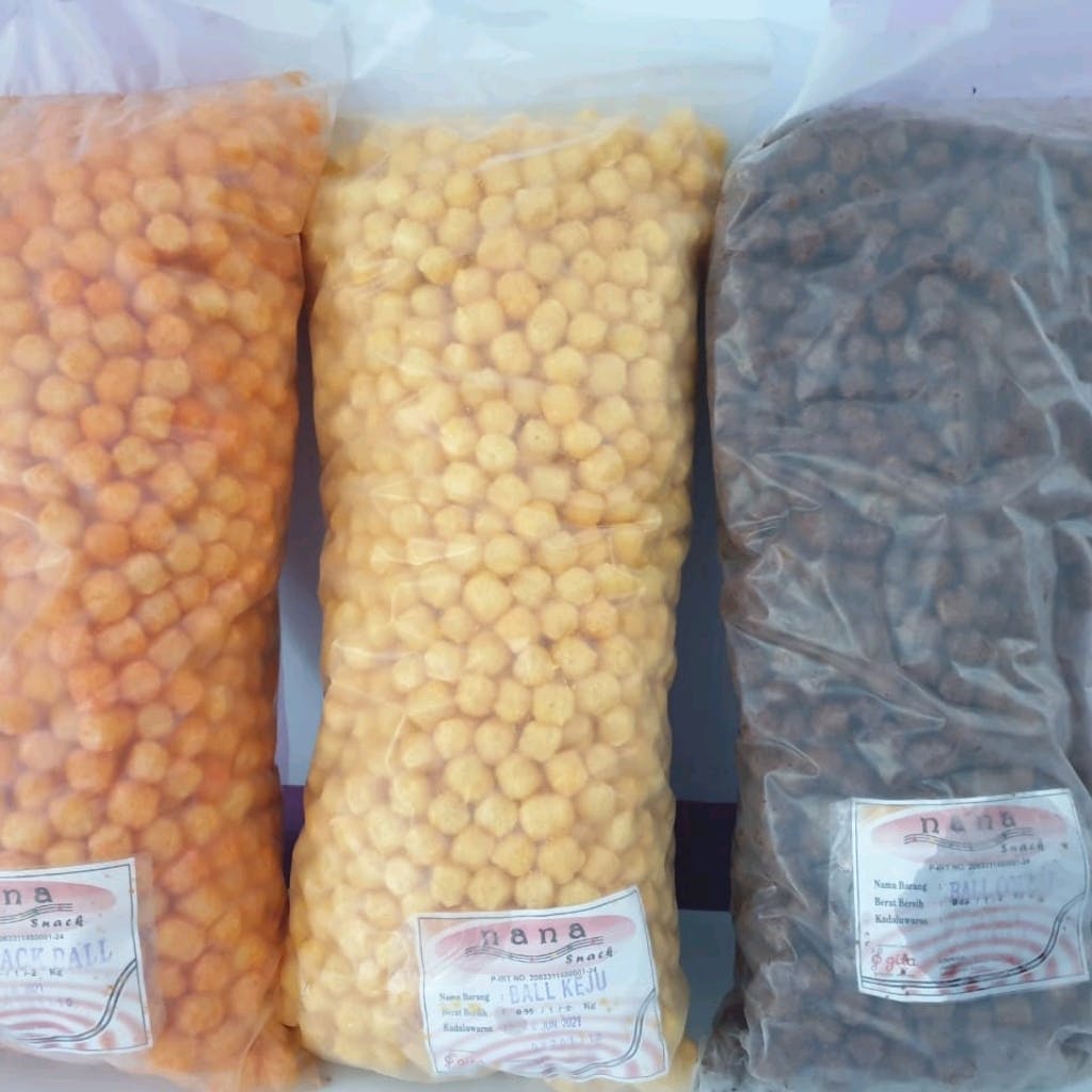 

snack kiloan/balls coklat/ciki coklat/chiki balls coklat/NANA/1KG/jajanan murah/cemilan murah/jajanan kiloan/cemilan kiloan/snack murah