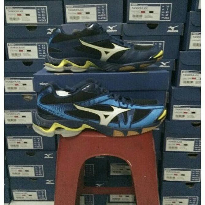 sepatu mizuno bolt 1