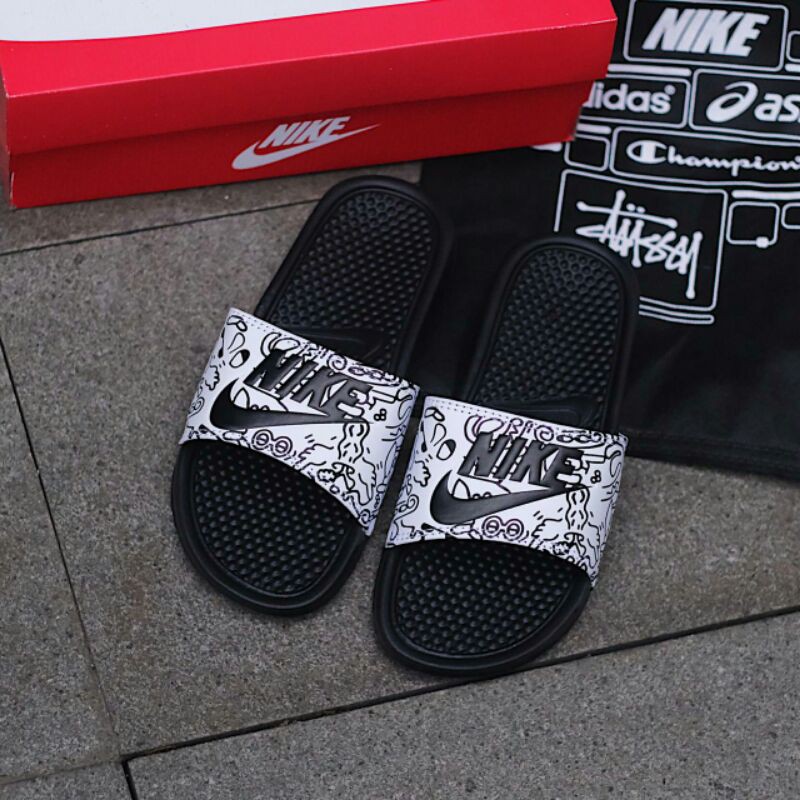 Jual Sendal Pria Nike Benassi Swoosh Original, Sendal Original, Nike Slippers, Sendal Cowok Original
