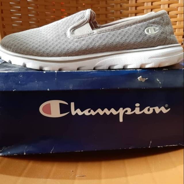 sepatu champion slip on