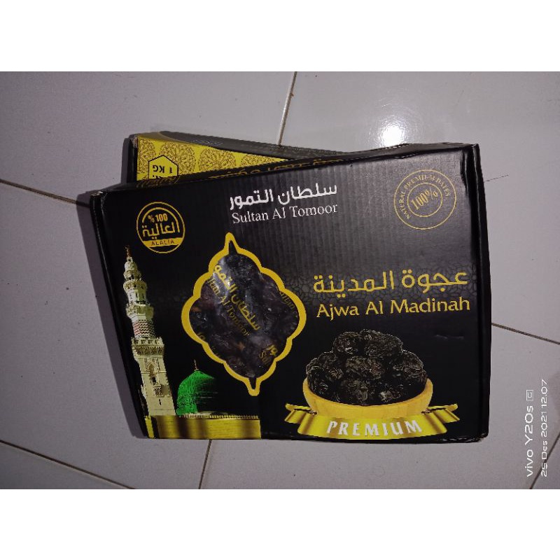 

kurma ajwa sultan al tomoor