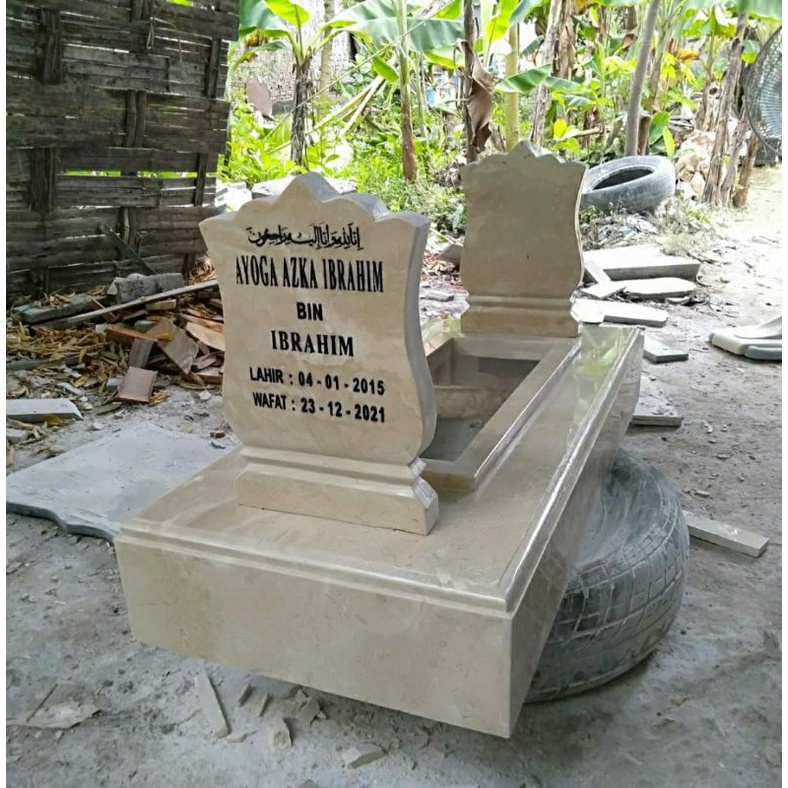Kijingan Makam Marmer Untuk Anak