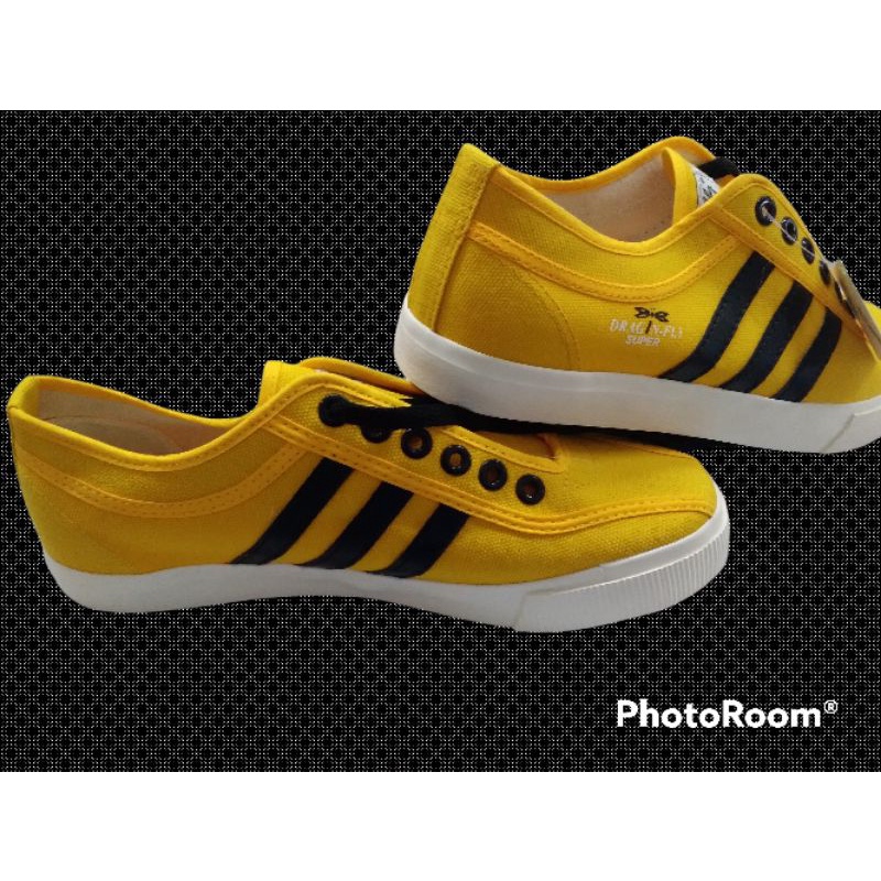 sepatu olah raga