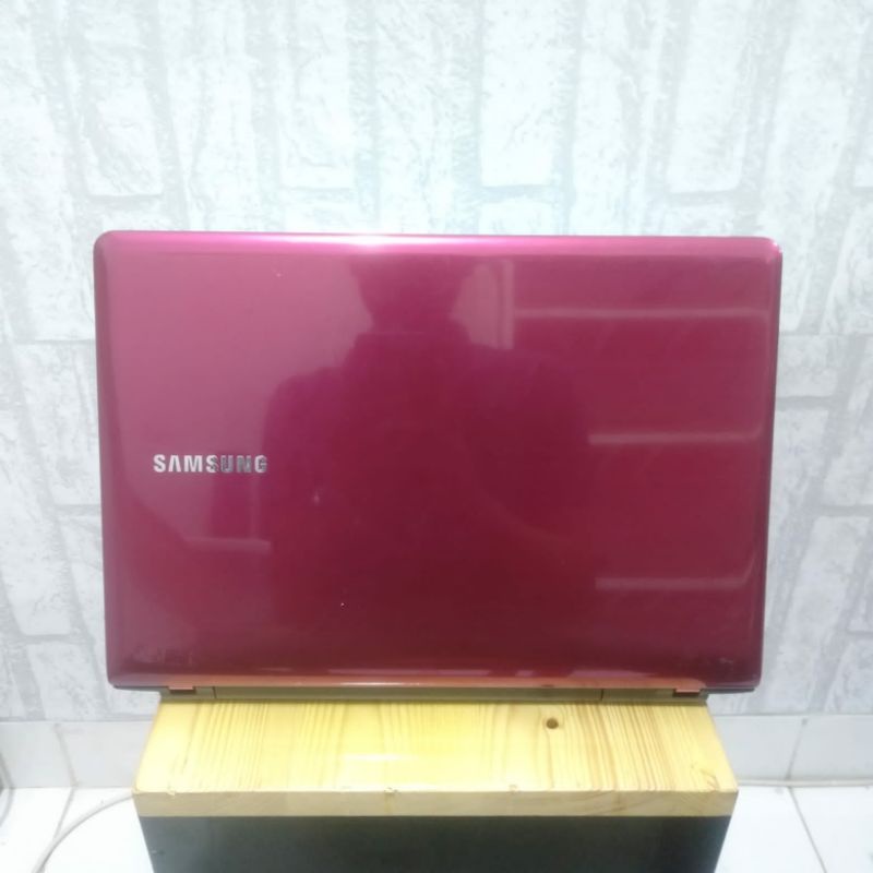 Laptop Samsung 355V4C Amd A6-4400M vga Amd radeon hd 7520G ram 4GB HDD 320 GB slim mulus 14 inch