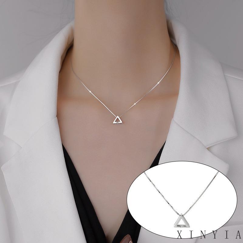 Kalung Bentuk Segitiga Geometris Aksen Berlian Untuk Wanita