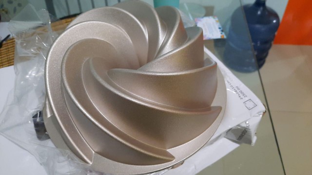 Kirin Premium Cake Pan Die Cast | Cetakan Kue Premium | Champagne Gold 24 Cm - Marissa