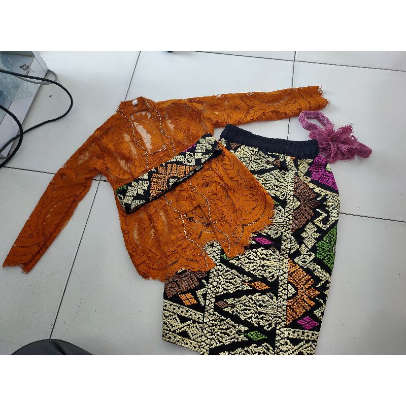 0-4 tahun Setelan pakaian adat Bali ke pura / kebaya brokat payet free bandana