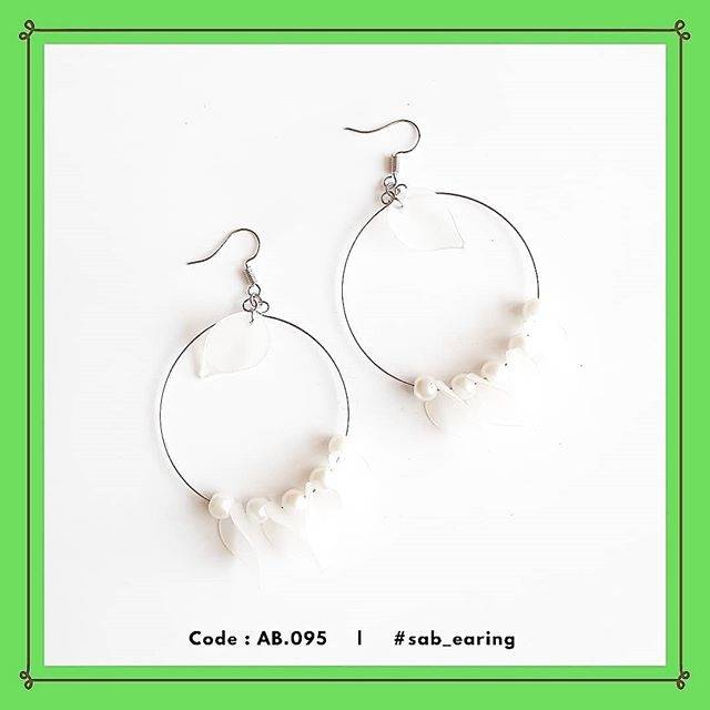 Anting Hoops Putih AB.095