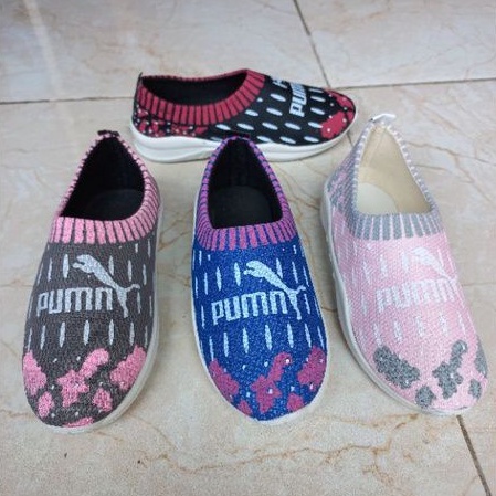 sepatu anak/sepatu slip on kanvas pumn