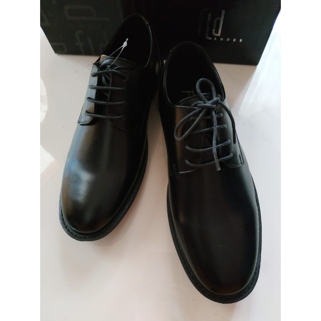 Sepatu pantofel pria DMF00034-1BGBCK merk FLD warna hitam size 40