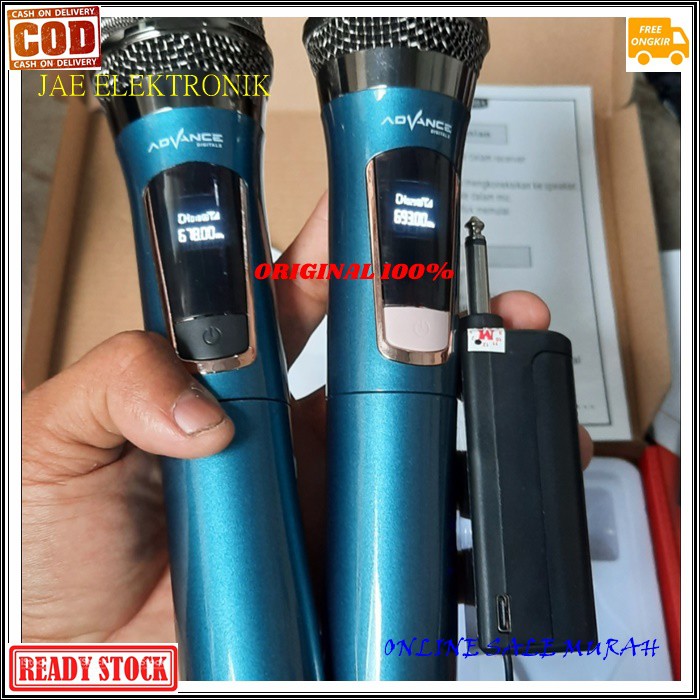 G496 ADVANCE MIC WIRELESS DUAL ORIGINAL CHARGER MICROPHONE MIK BATERAI CAS CASAN KARAOKE Mic baterai cas casan wireles pro vocal vokal suara audio sistem mik professional panggung dj studio sound system SEPASANG DOUBLE  BATERAI CAS 18650  Untuk yang suka