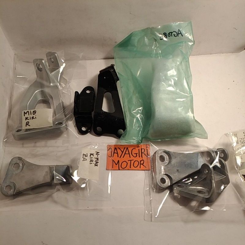 Dudukan FootStep Mio Soul NMax Belakang Pangkon Kaki Foot Step Plat Injekan Karet Pijakan Injakan