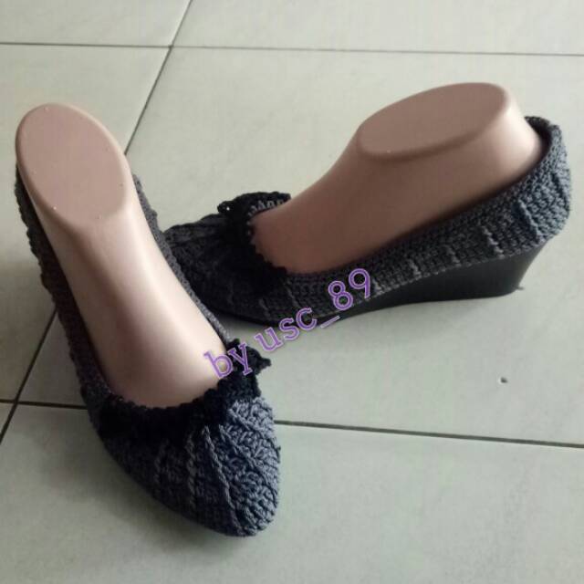 Sepatu rajut wedges wanita