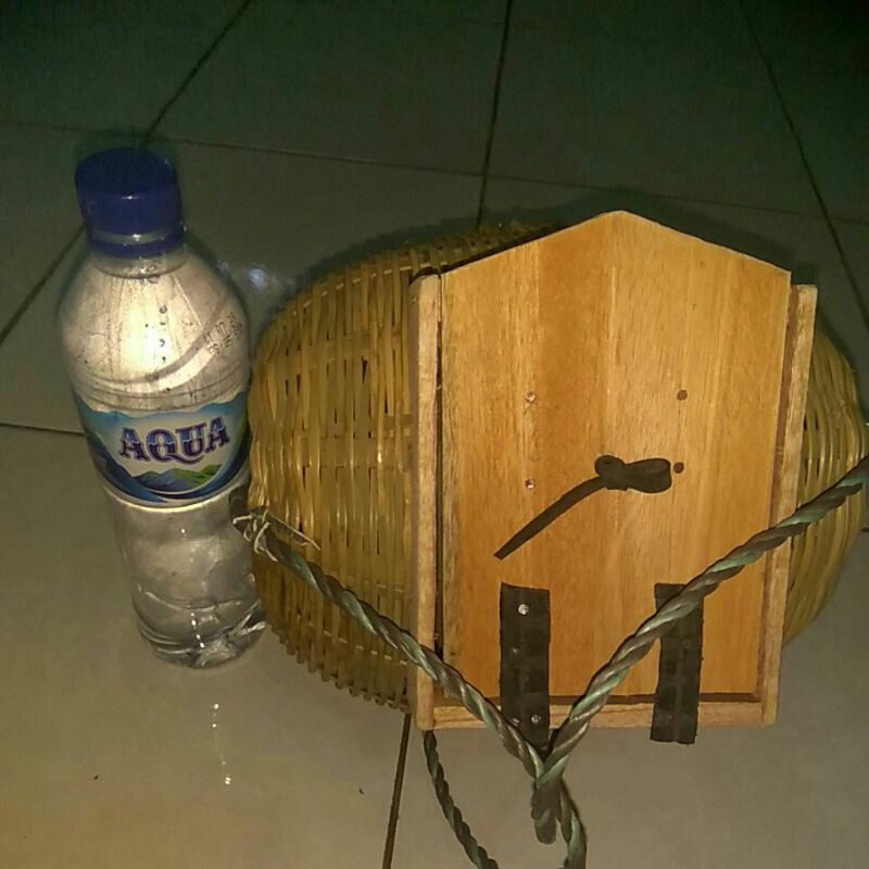 kembu/kepis dari bambu ( tempat ikan )