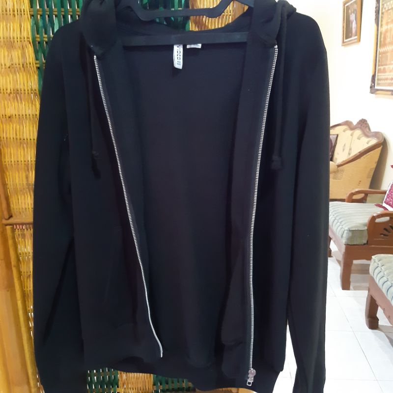 preloved hnm h&m divided jaket jacket hoodie black hitam size m zipper ori original