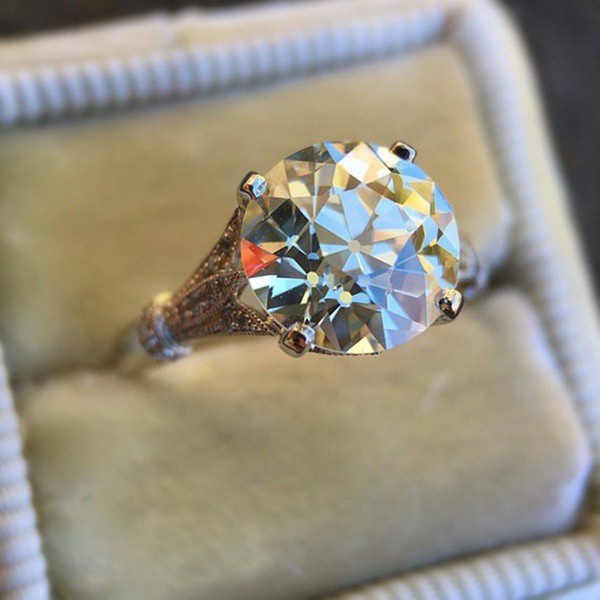 Cincin Emas Putih Fashion Wanita Cincin Pertunangan Safir Putih dan Berlian 2.5 Karat