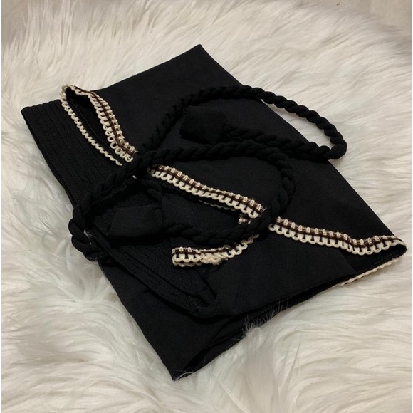 Jilbab Bergo Instan Maryam Renda Tali Kepang-Hitam