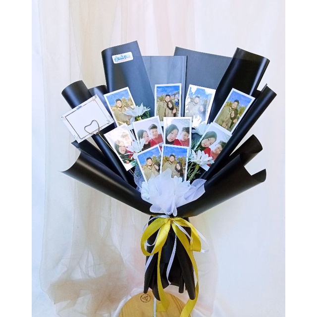 

Buket Foto Custom / Palaroid (Medium Large) Wisuda, Ulang Tahun, Anniversary, Hari Ibu, Perayaan lainnya - Palaroid Bouquet Graduation, Birthday, Anniversary, Mother's day