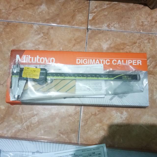 

Caliper 200mm mitutoyo