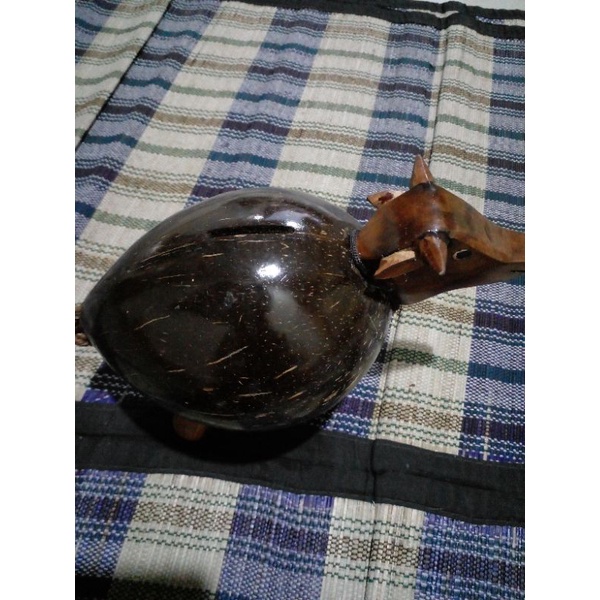 Celengan batok kelapa