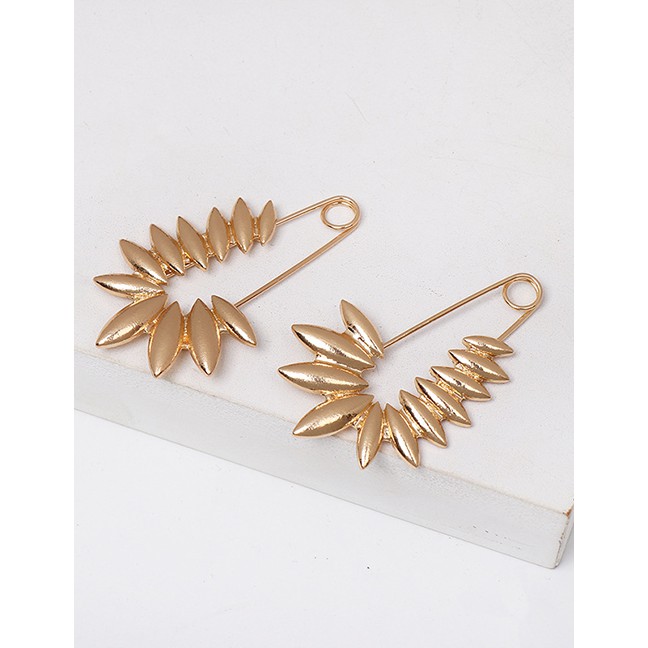 LRC Anting Gantung Fashion Gold Leaf Safety Pin Earrings D07496