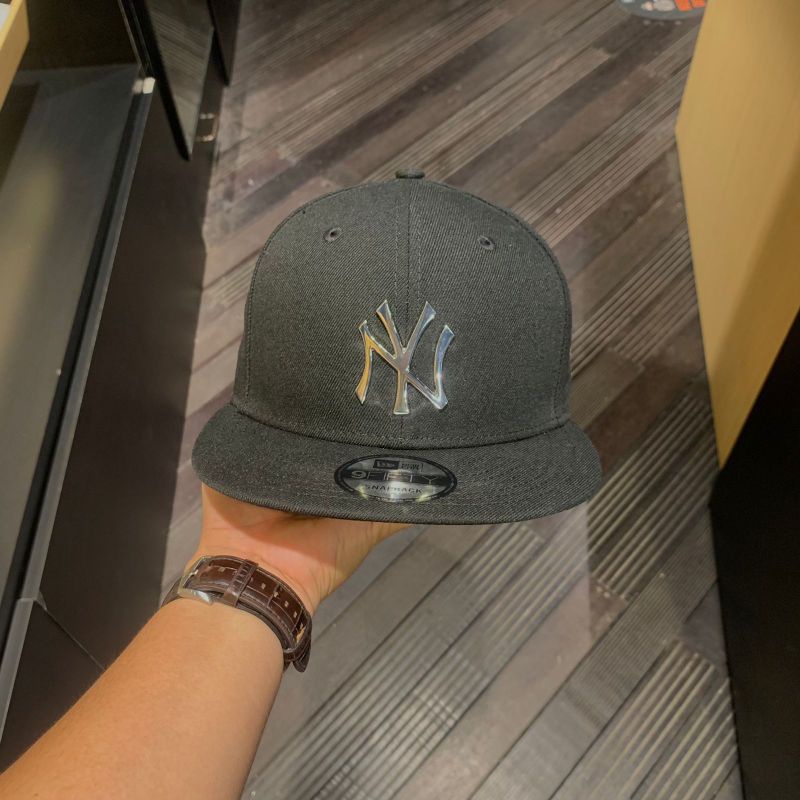 Topi New Era NY Yankees Silver Logo Men's Cap - Black