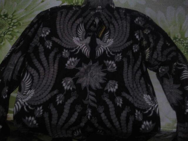 Kemeja Batik Pria Lengan Panjang Motif Strimint