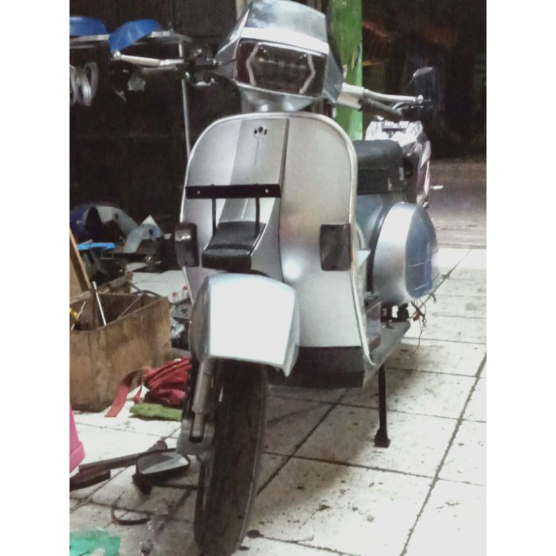 mika sein smoke vespa exclusive excel strada