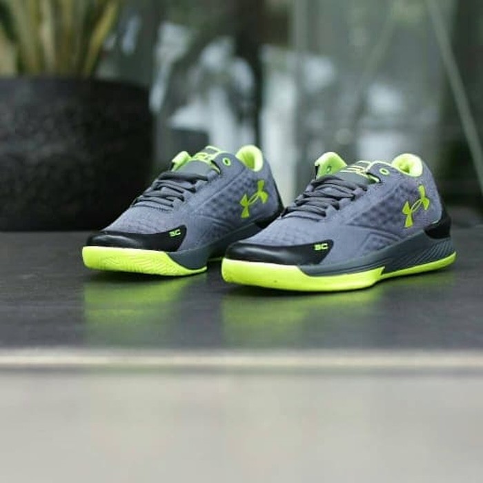 sepatu under armour wanita