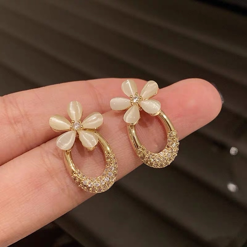 ANTING WANITA BENTUK BUNGA CANTIK BAGUS ELEGANT MIRIP ARTIS KOREA / ANTING ALA KOREA KELOPAK BUNGA IMPORT PREMIUM / ANTING IMPORT MOTIF KUPU-KUPU MANIS WARNA / FASHION STYLE KOREA / ANTING STUD KRISTAL MUTIARA