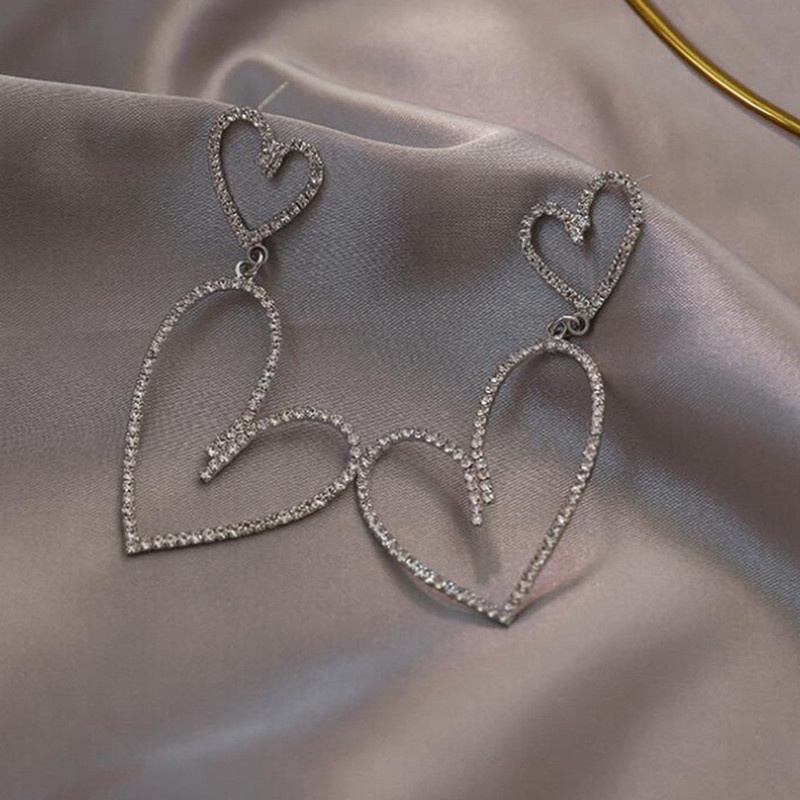 Anting Tusuk Gantung Desain Hati Hias Kristal / Berlian Imitasi Berkilau Untuk Wanita